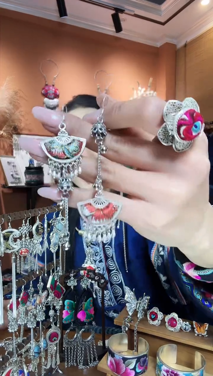 【闪购商品】刺绣纯手工民族风耳环