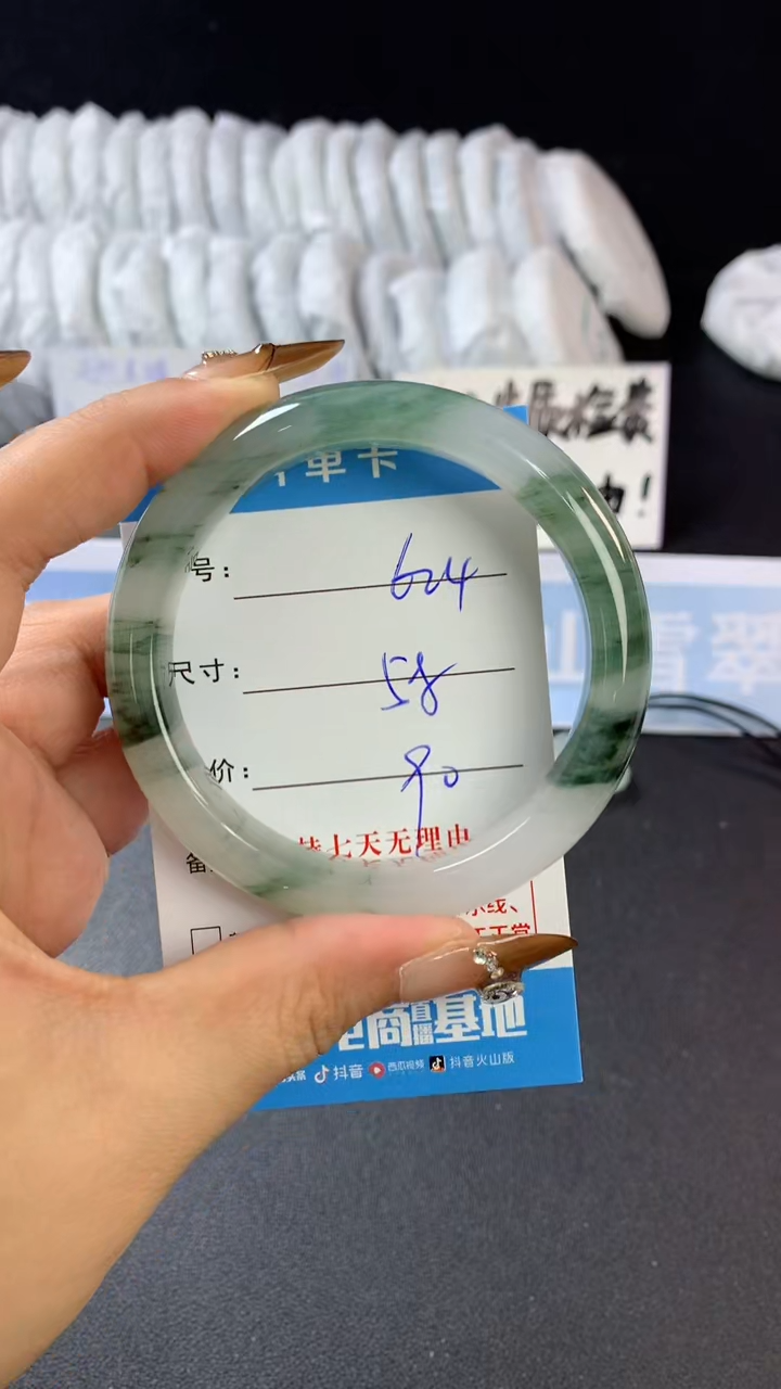 【闪购商品】石英质玉手镯未镶嵌A624