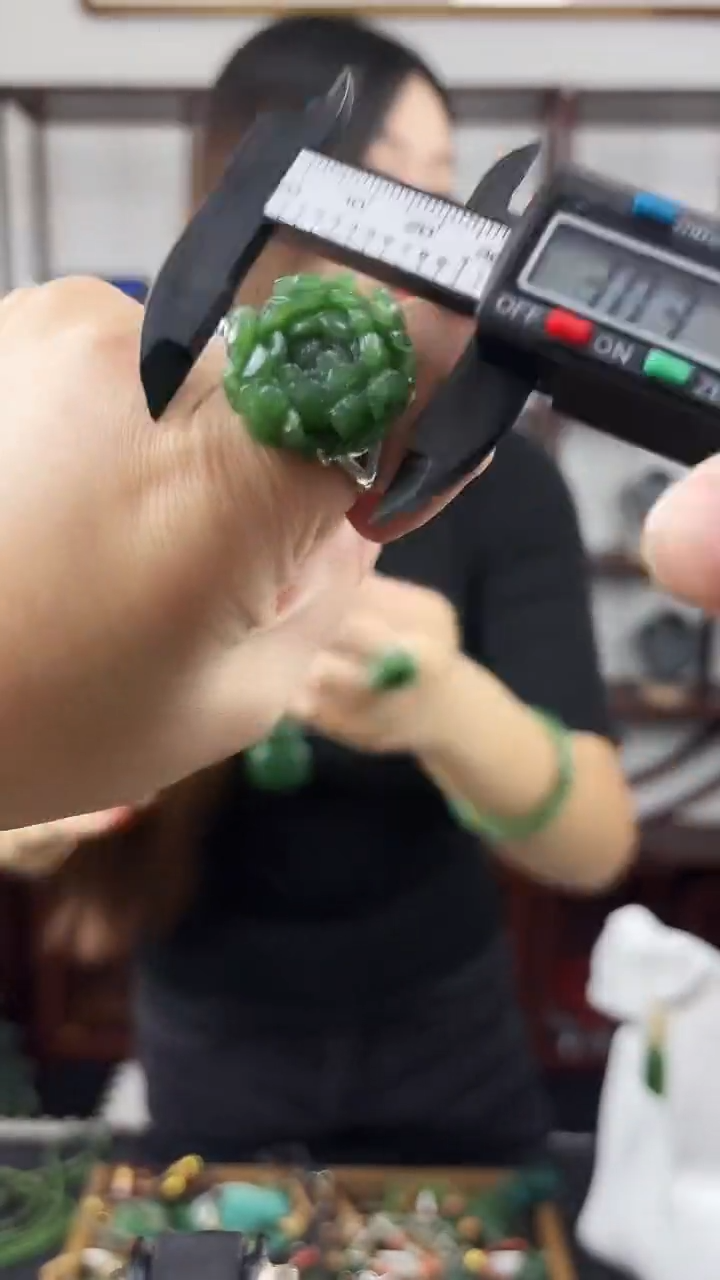 颈饰未镶嵌和田玉花