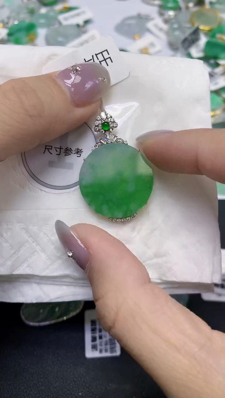 颈饰18K金镶嵌翡翠天然缅甸翡翠A货百元以上9元证书费自理