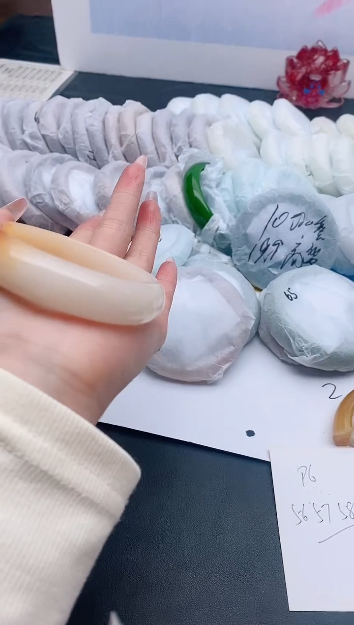 【闪购商品】石英质玉未镶嵌手镯P6-56-57-58