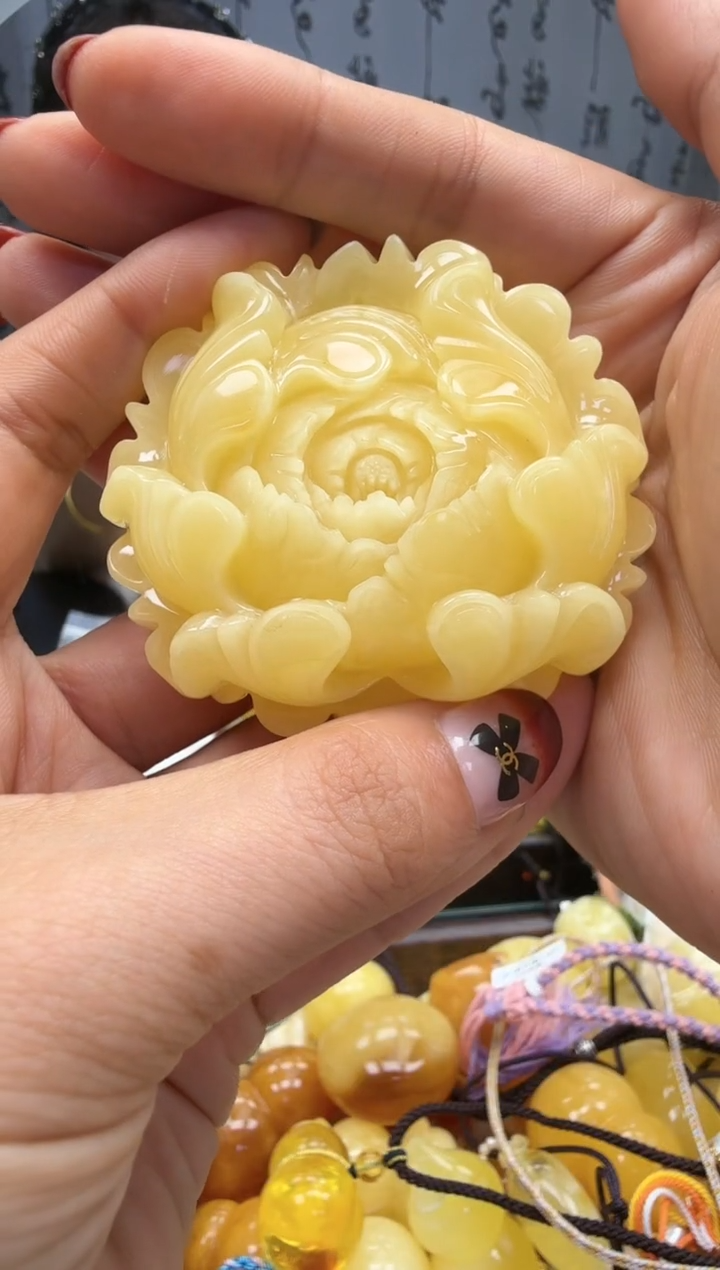 裸石琥珀未镶嵌如图