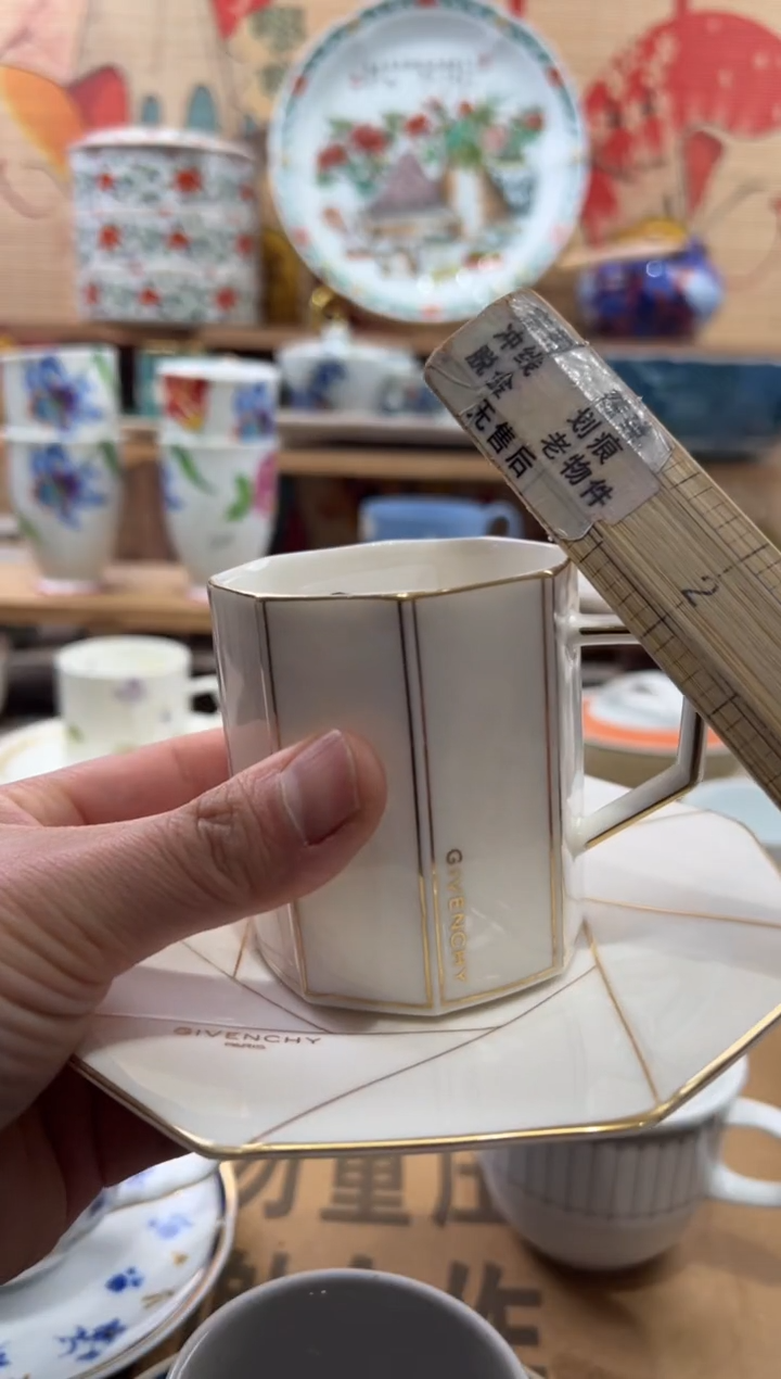 瓷片盛***y瓷片------B977