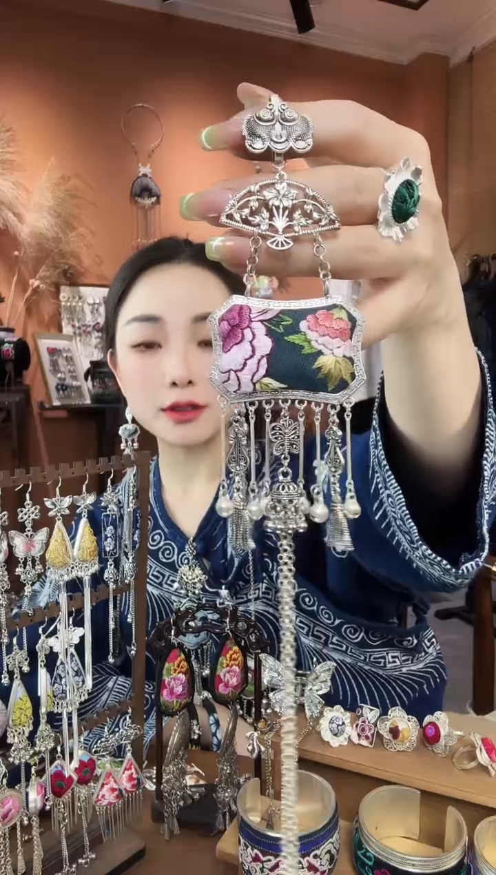 刺绣纯手工民族风压襟