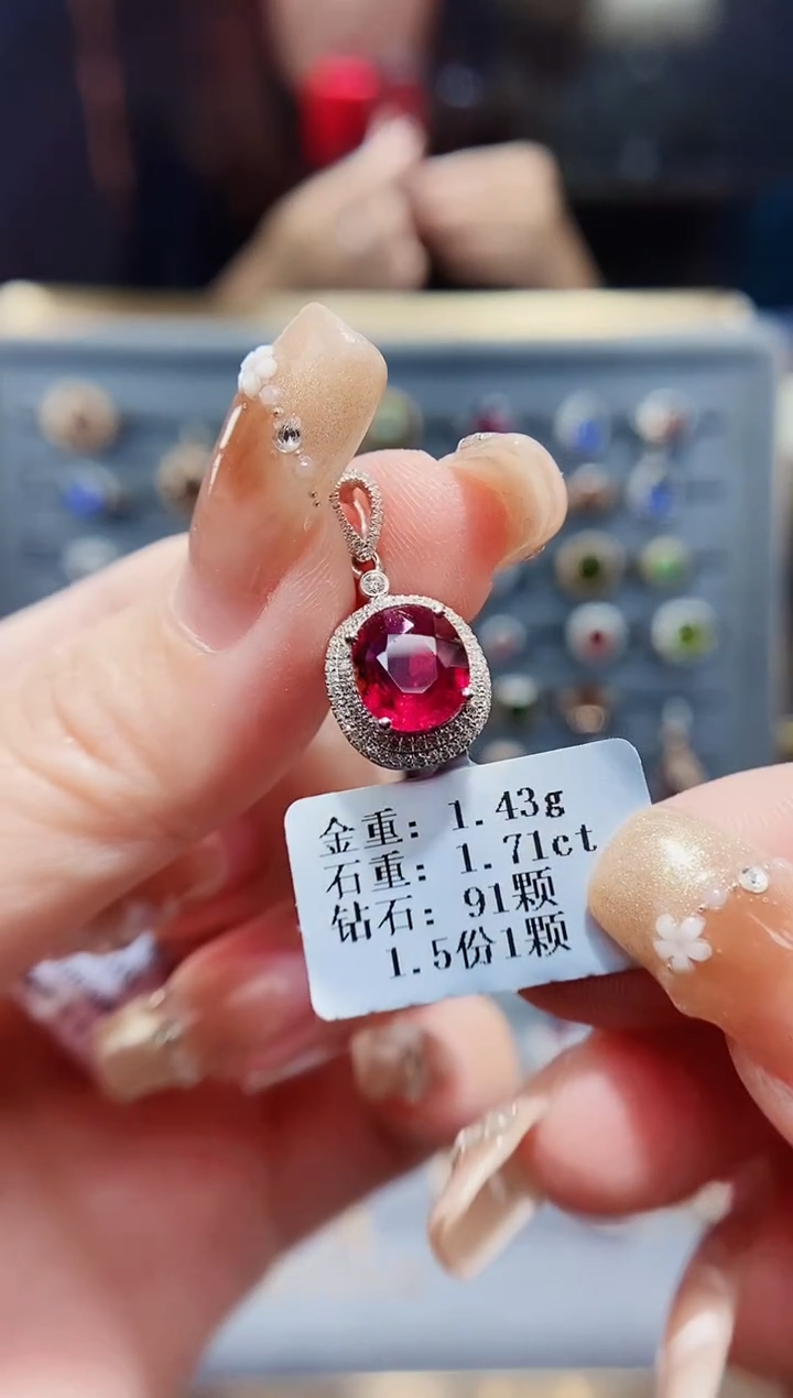 18K金镶嵌颈饰碧玺1.71.