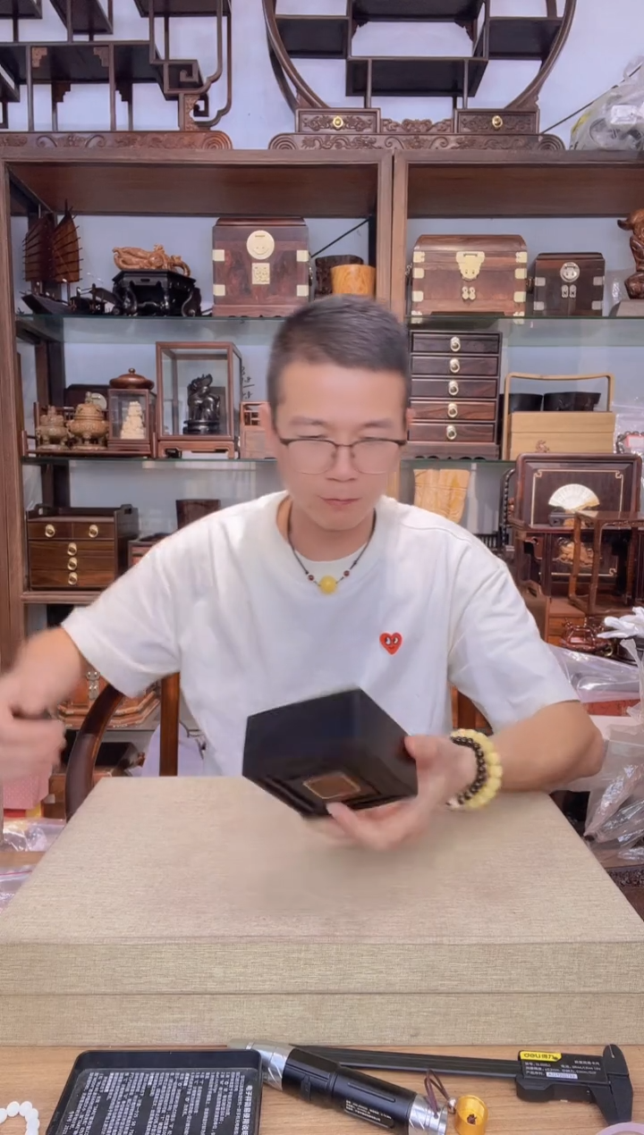 乌木类书架676大叶紫檀嵌瘿木抽拉盒  瑕疵