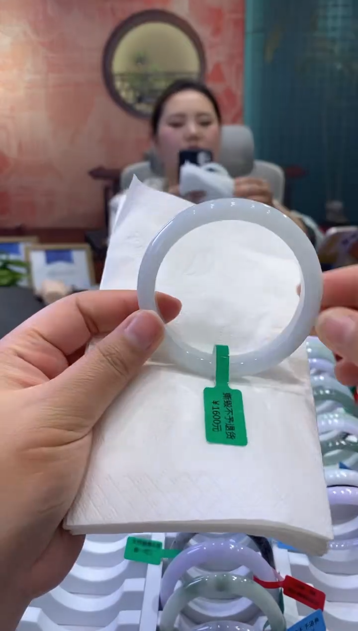 【闪购商品】翡翠手镯未镶嵌多人0008540