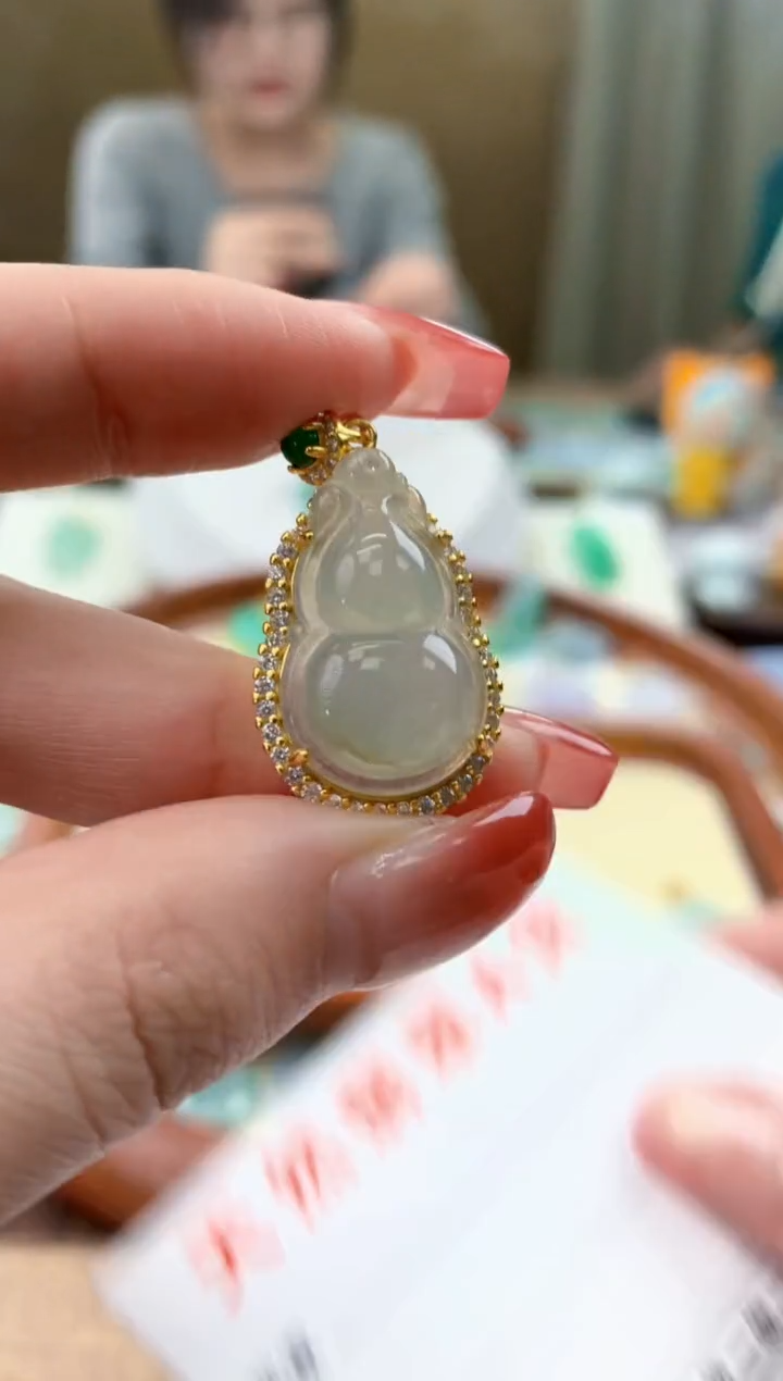 颈饰未镶嵌翡翠天然A货翡翠挂件