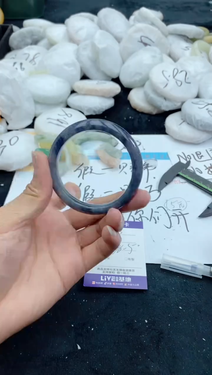 【闪购商品】石英质玉手镯未镶嵌53