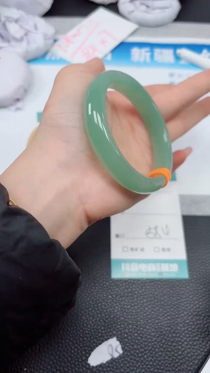 【闪购商品】石英质玉手镯未镶嵌A483