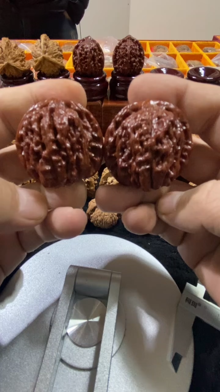 【闪购商品】文玩核桃把件回血四座楼