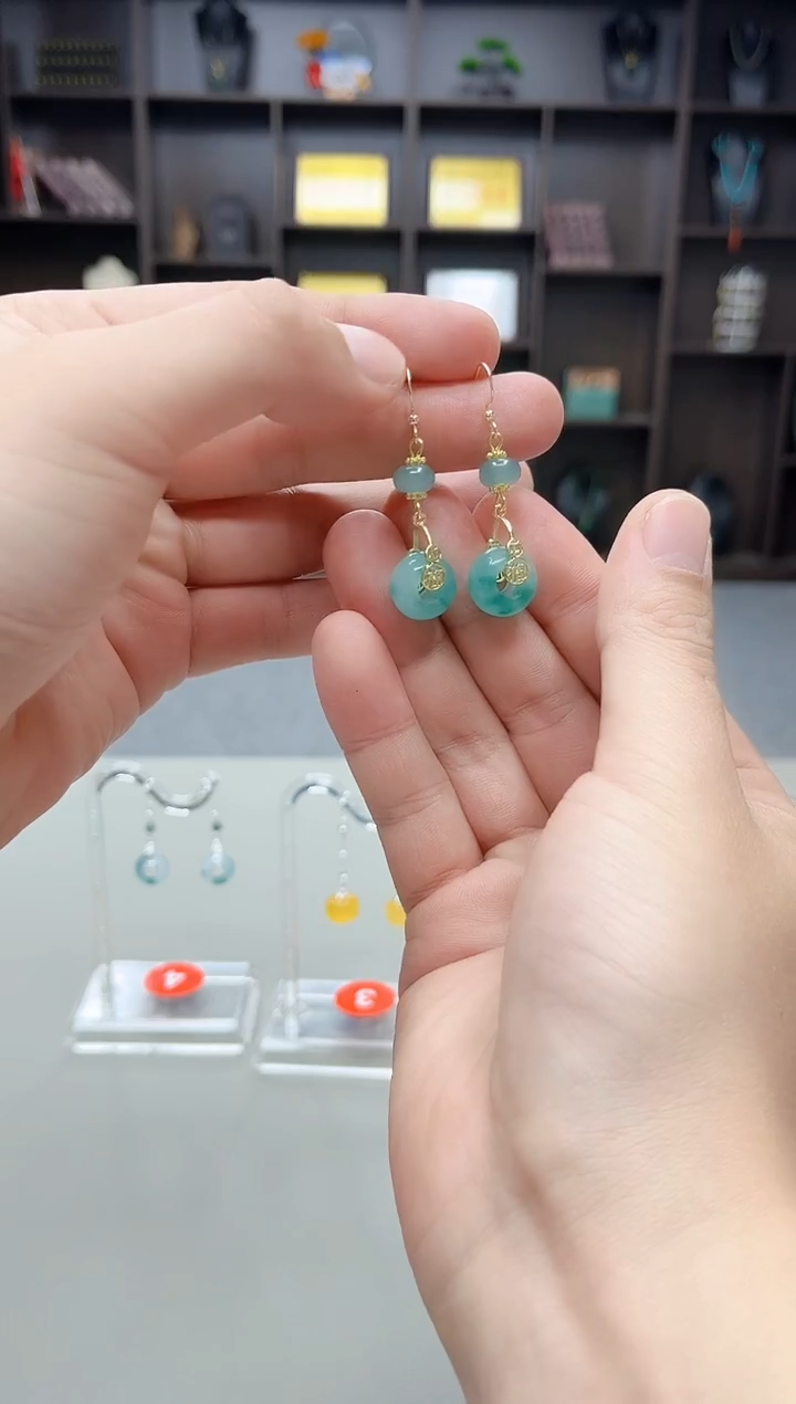 未镶嵌石英质玉（天山翠）耳饰307000