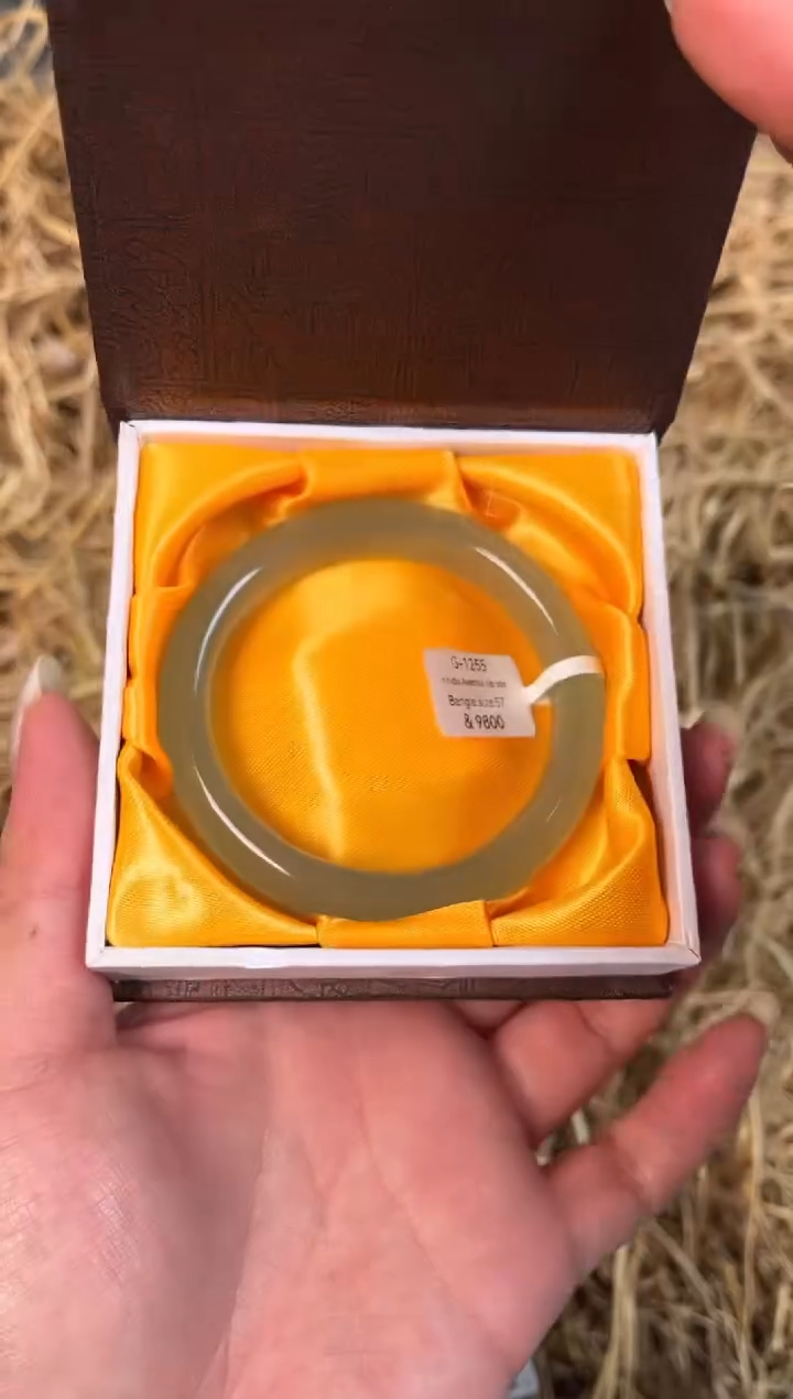 未镶嵌手镯石英质玉G-1255