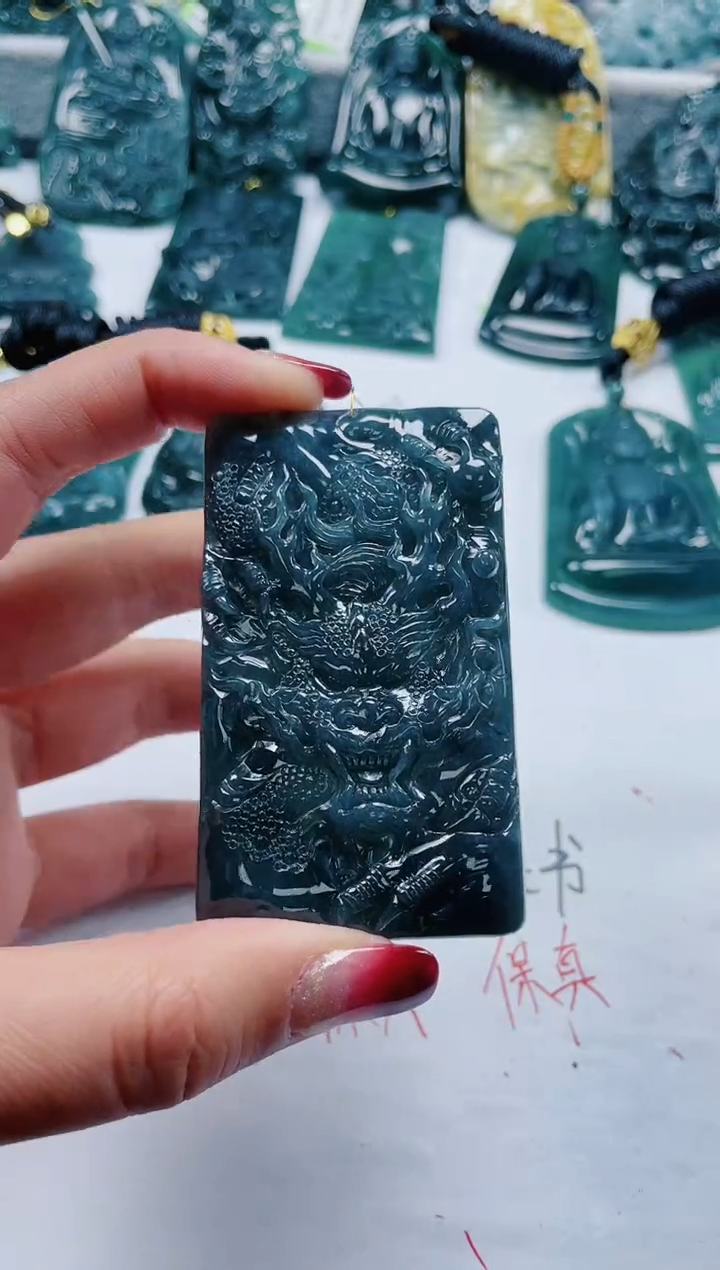 【闪购商品】翡翠颈饰未镶嵌         