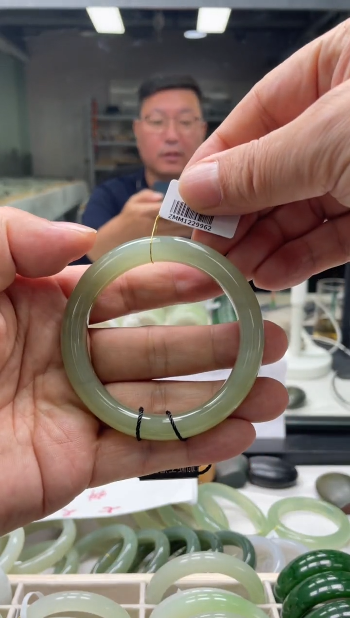 【闪购商品】和田玉手镯未镶嵌56-57圈口9962