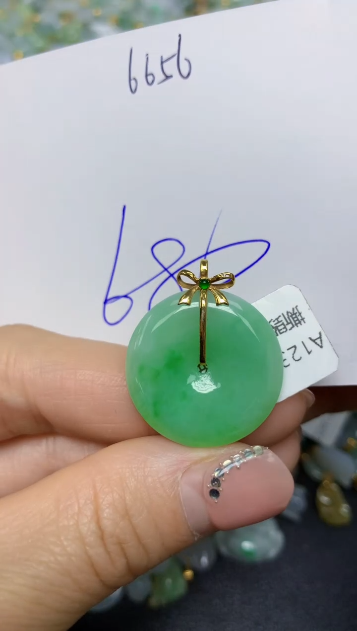 【闪购商品】翡翠挂件18K金镶嵌 天然翡翠A货