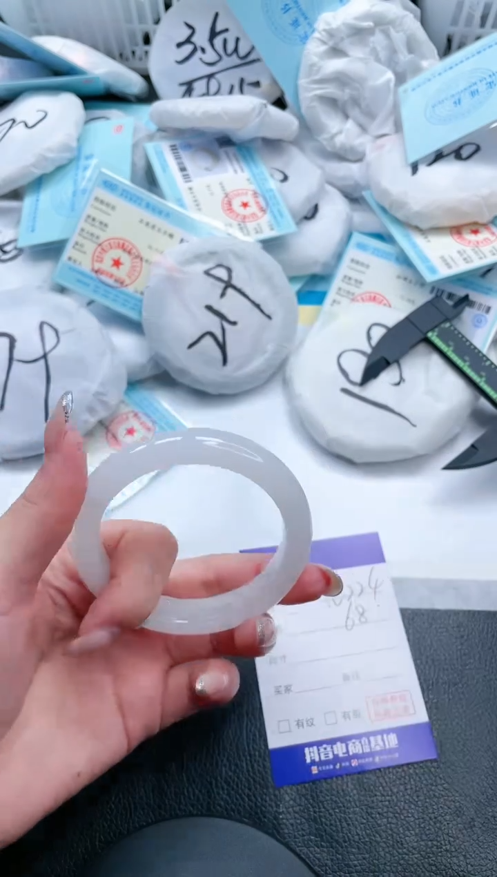 【闪购商品】石英质玉手镯未镶嵌14V224-55