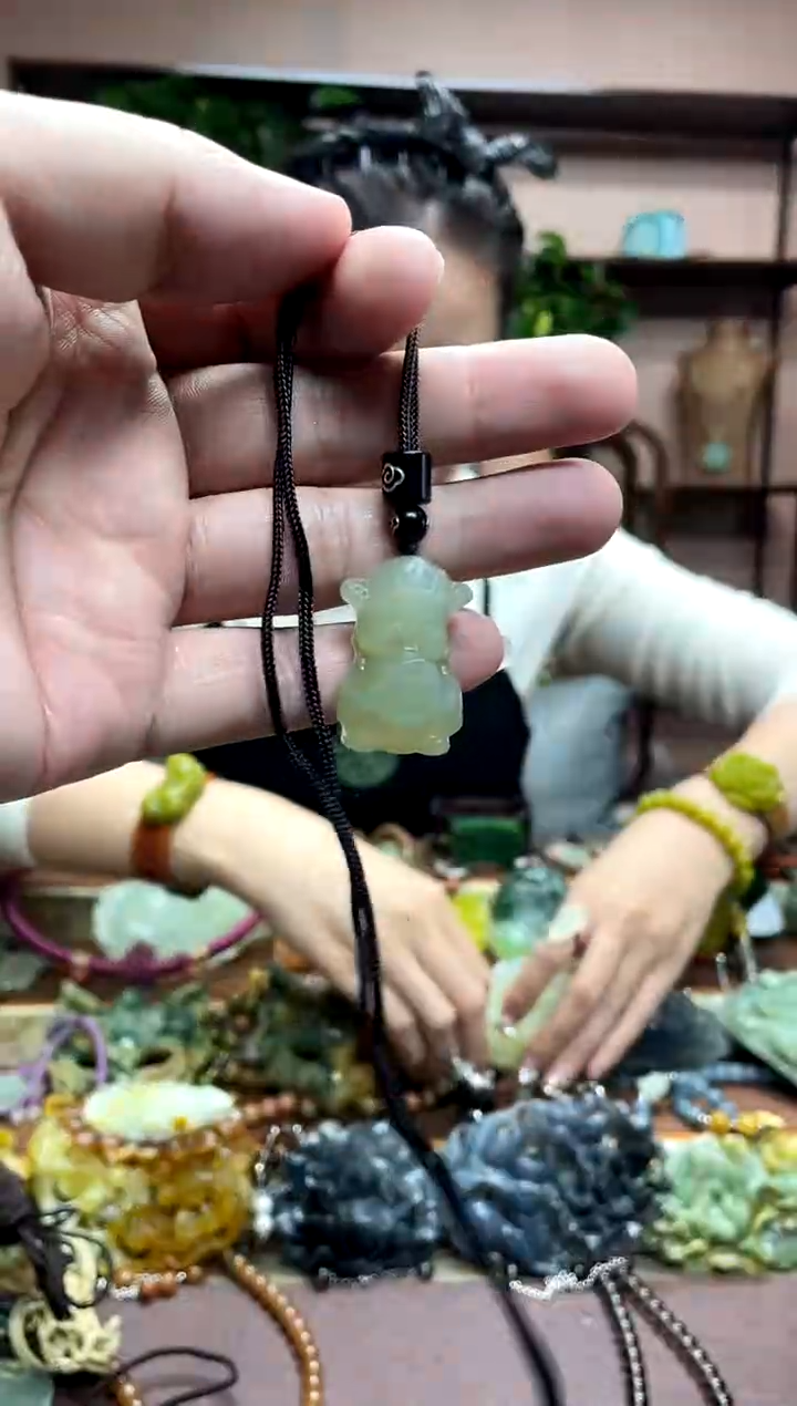 未镶嵌岫玉吊坠·1