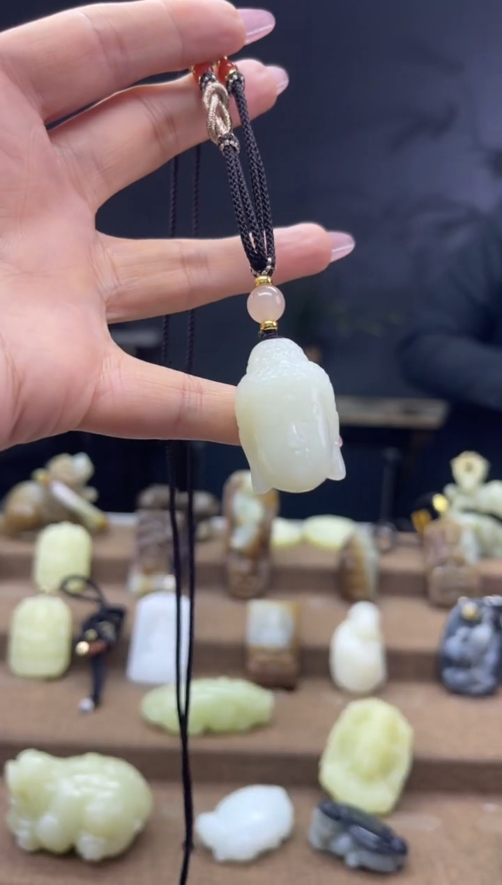 颈饰未镶嵌和田玉1