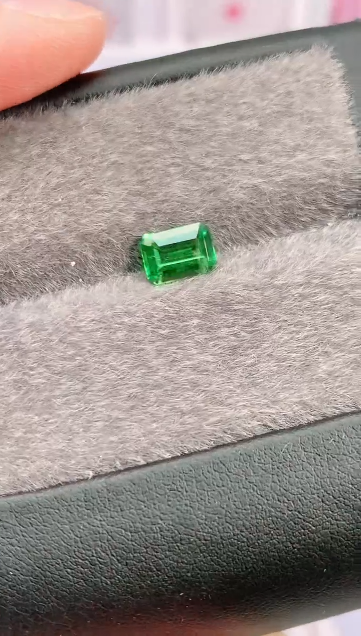 未镶嵌裸石石榴石（沙弗莱）1.17-2800天然沙弗莱