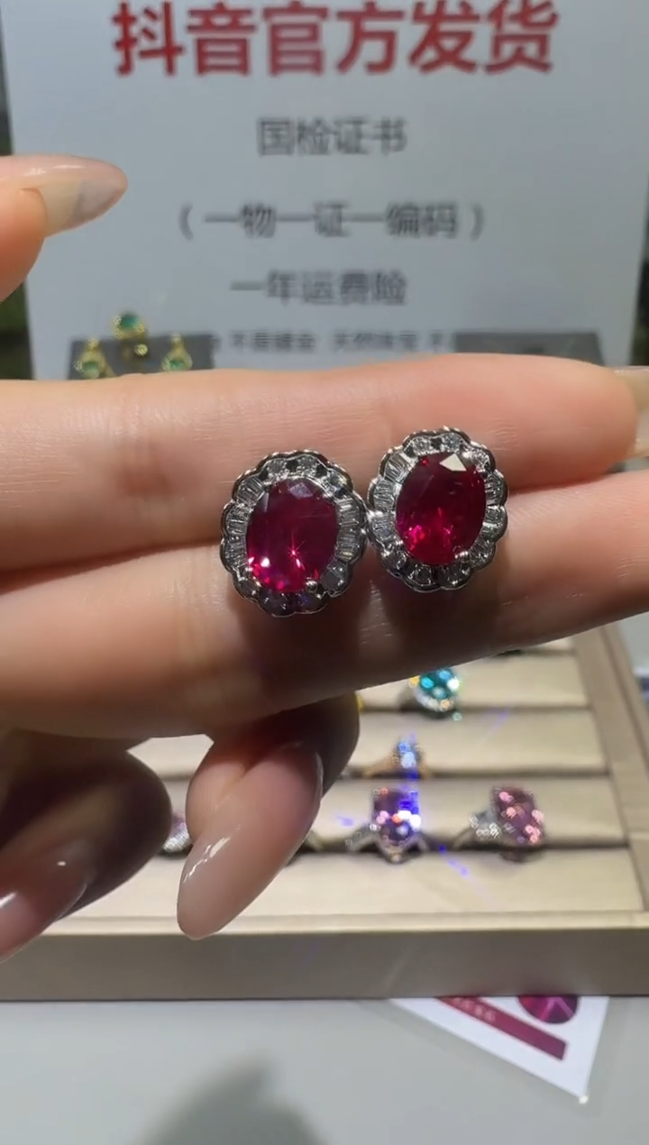 18K金镶嵌耳饰红宝石1