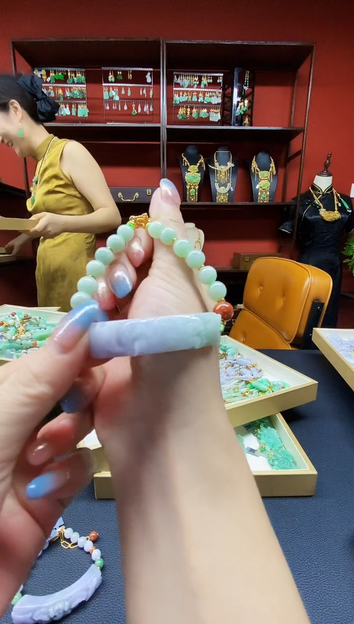 颈饰未镶嵌翡翠手串