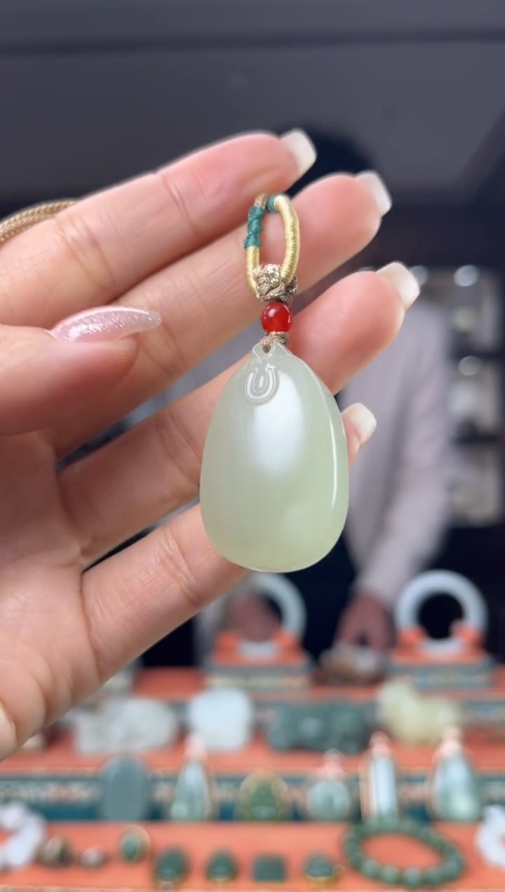 颈饰未镶嵌和田玉佩佩