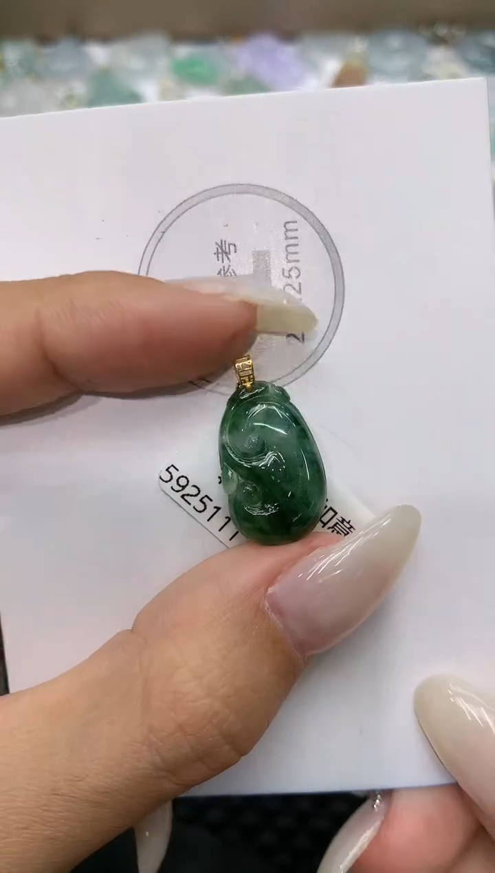 颈饰18K金镶嵌翡翠111111111111