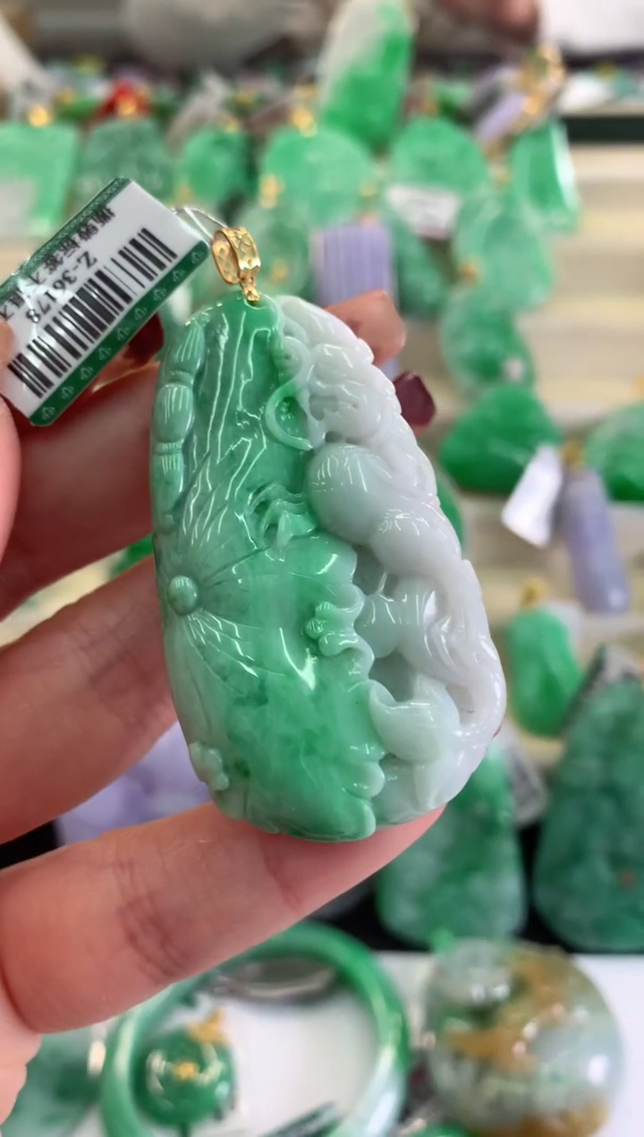 【闪购商品】翡翠吊坠(不含链)18K金镶嵌挂件
