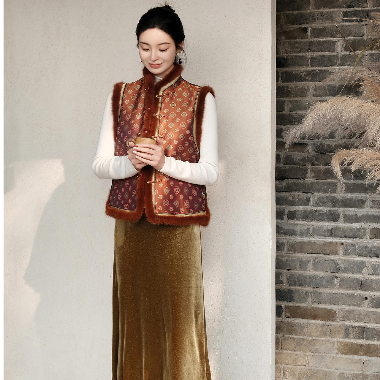 盛唐婧|新中式宋锦紫檀木画槽琵琶纹夹棉马甲