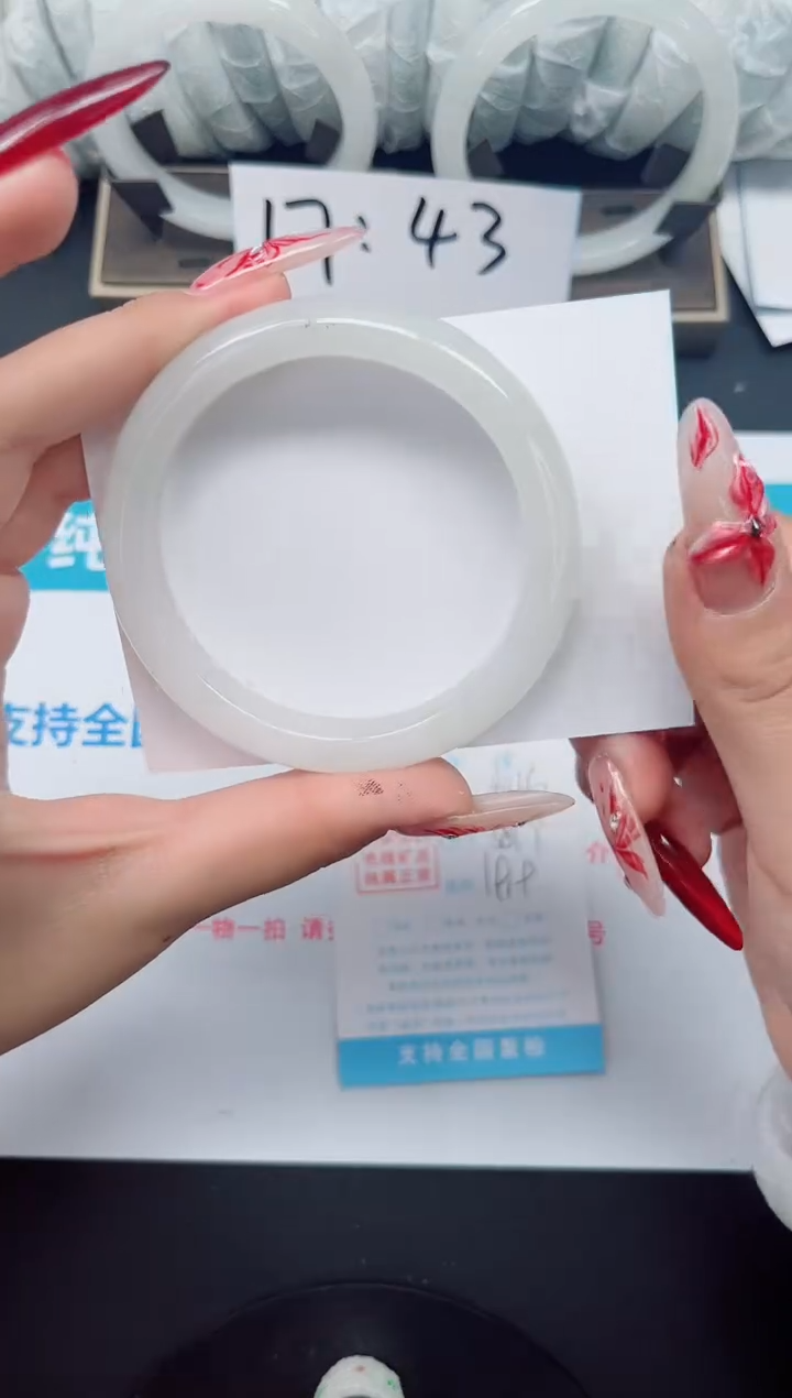 【闪购商品】石英质玉手镯未镶嵌b166