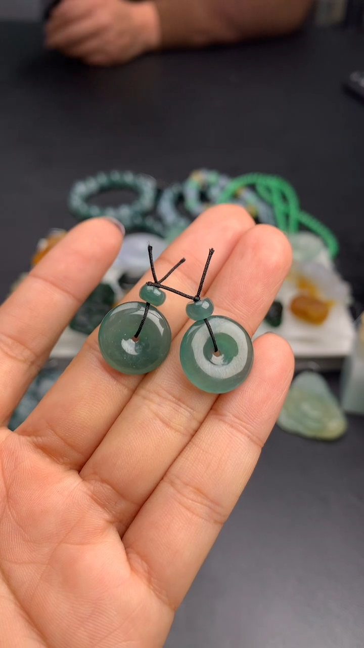 【闪购商品】翡翠颈饰未镶嵌         