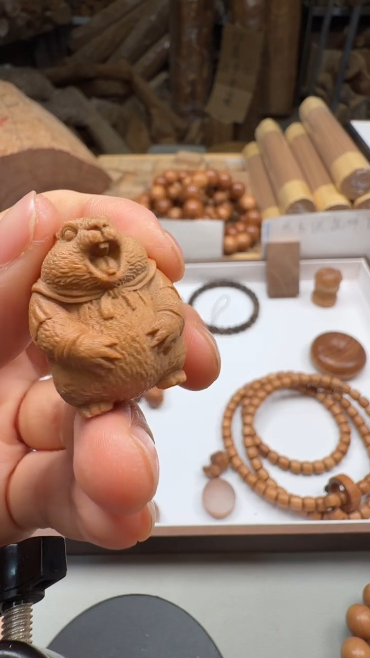 檀香木其他土拨鼠摆件