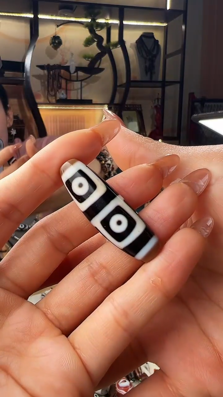 未镶嵌颈饰玛瑙/玉髓A*.四眼