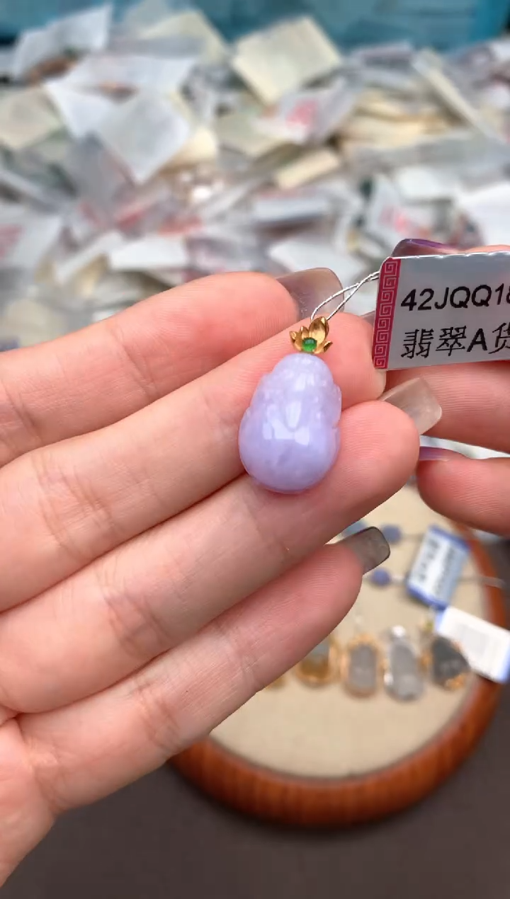 18K金镶嵌挂件翡翠一