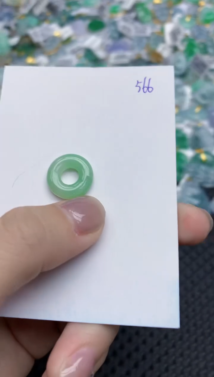 【闪购商品】翡翠颈饰未镶嵌天然翡翠A货