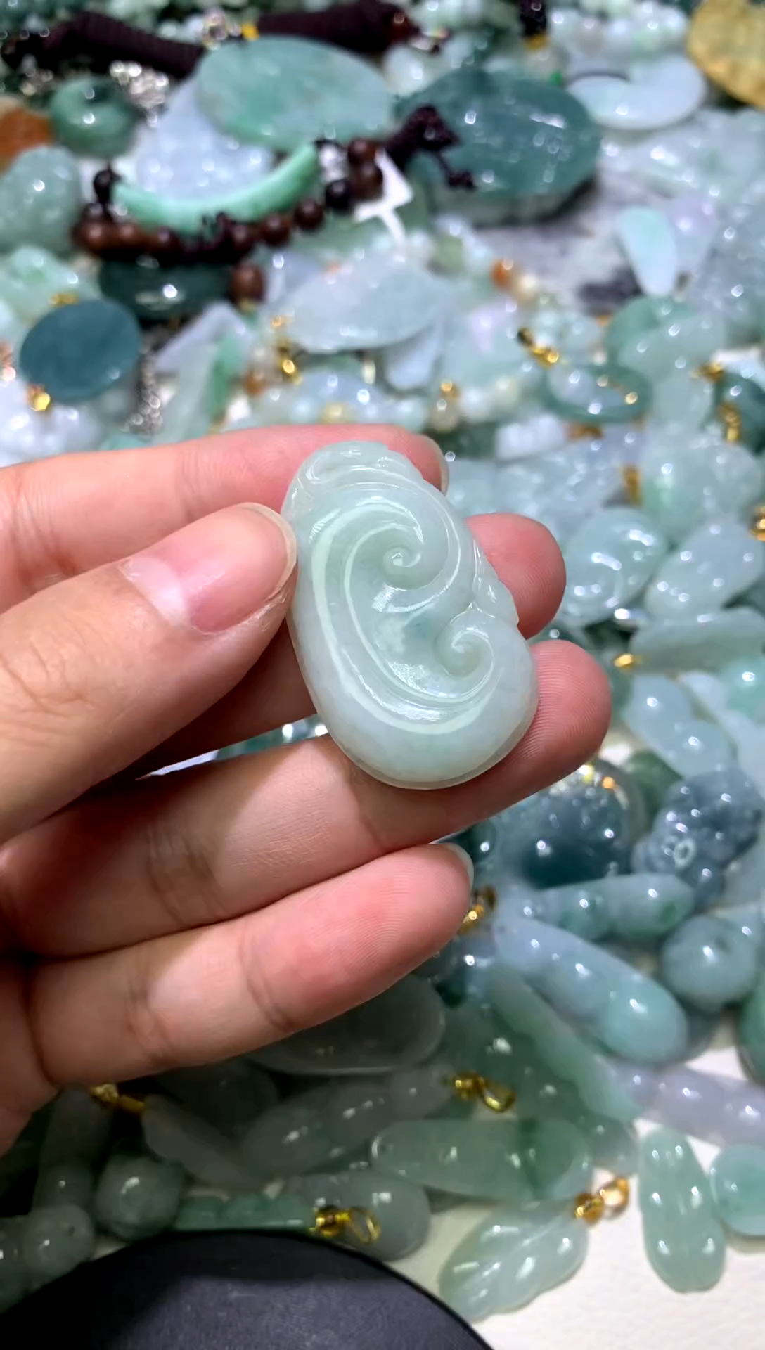 颈饰未镶嵌翡翠如意