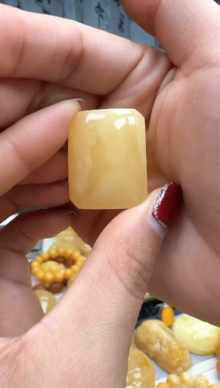 【闪购商品】琥珀裸石未镶嵌挂坠