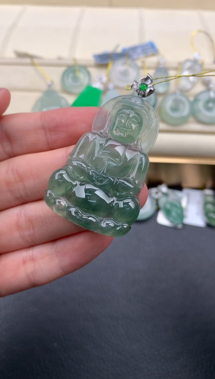 翡翠18K金镶嵌颈饰A821     