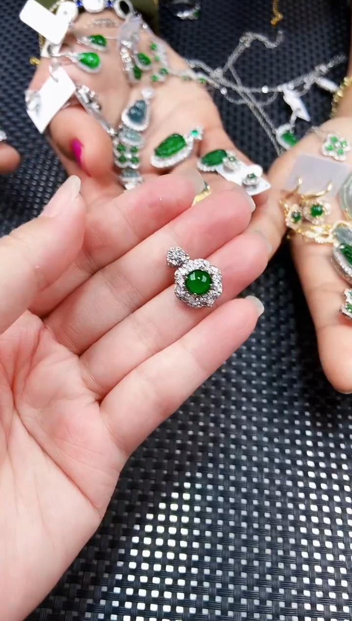 【闪购商品】翡翠吊坠(不含链)未镶嵌11111111