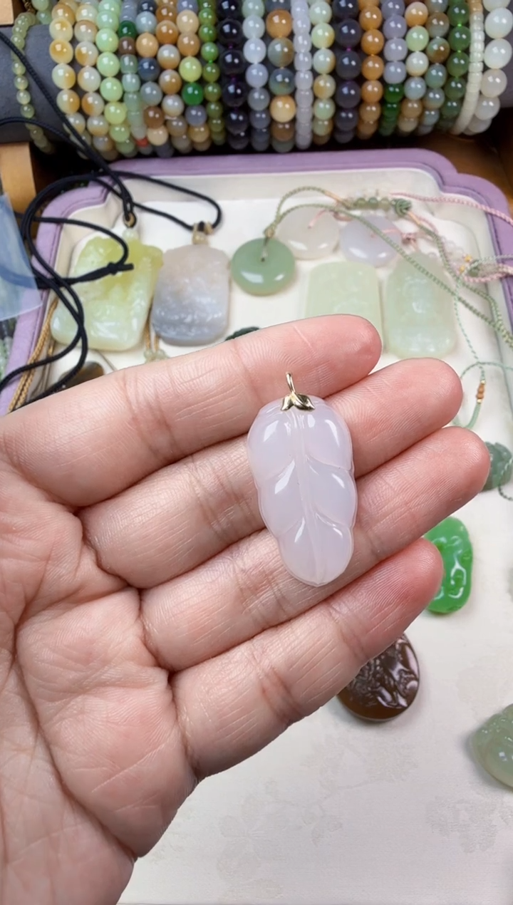 颈饰18K金镶嵌和田玉幸*儿金枝玉叶