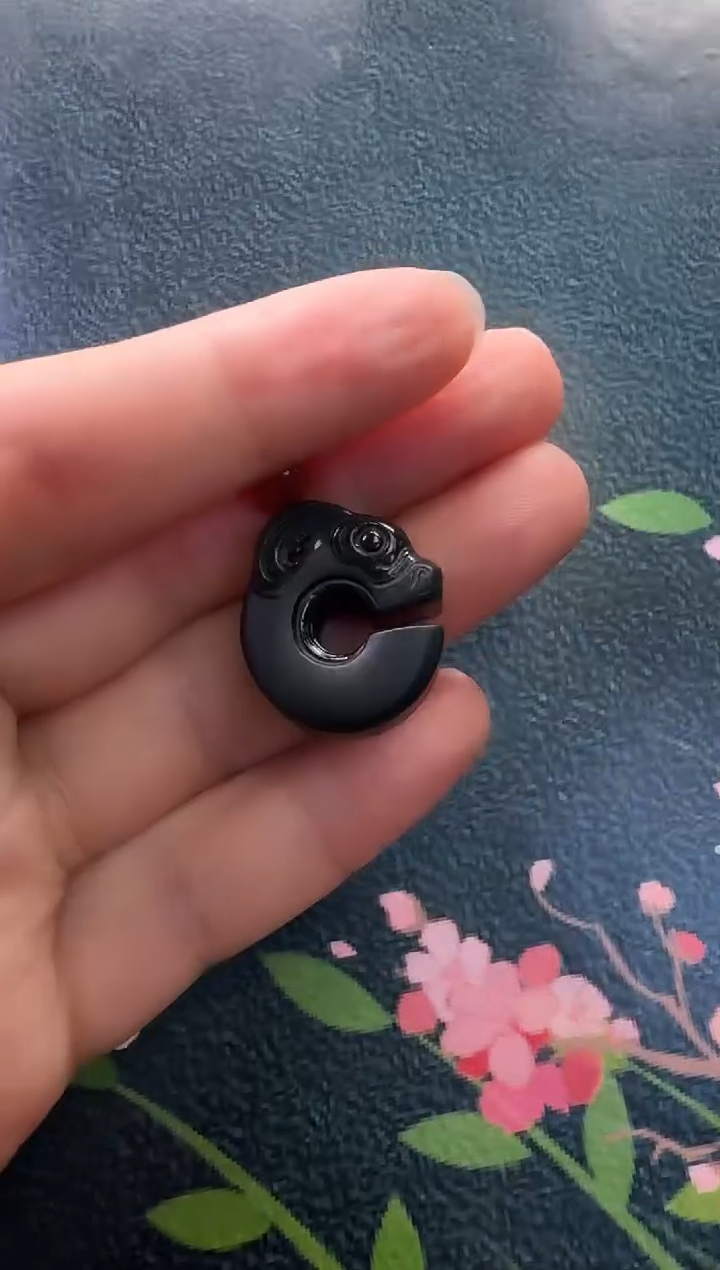 和田玉未镶嵌颈饰吊坠