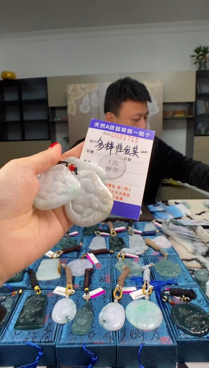 颈饰未镶嵌翡翠 多样性发其一