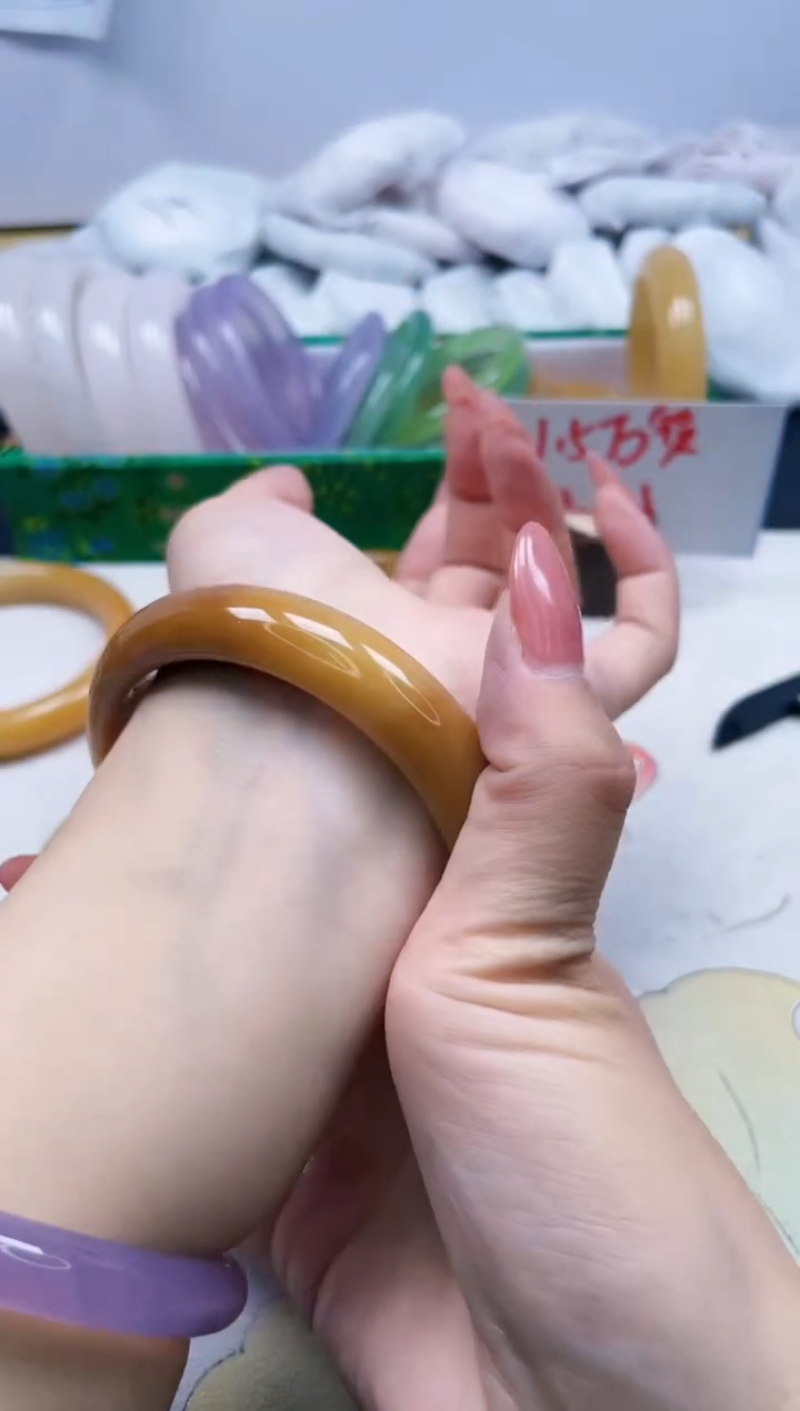 【闪购商品】石英质玉手镯未镶嵌216/63