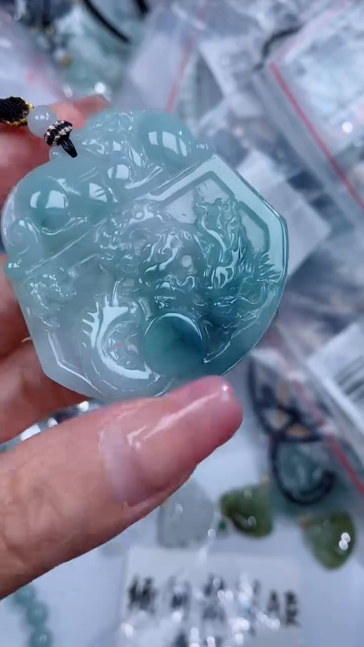 翡翠未镶嵌颈饰吊坠