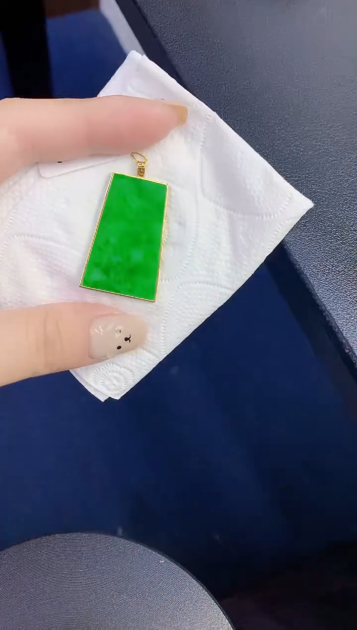 颈饰18K金镶嵌翡翠缅甸天然翡翠A货