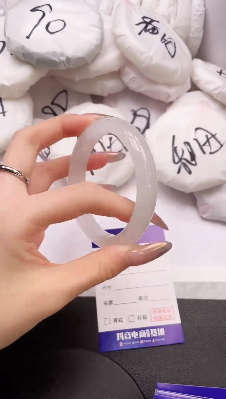 【闪购商品】石英质玉手镯未镶嵌24L19-60