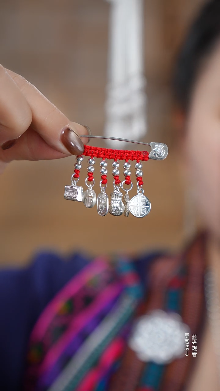 珐琅足银红色6个吊坠别针