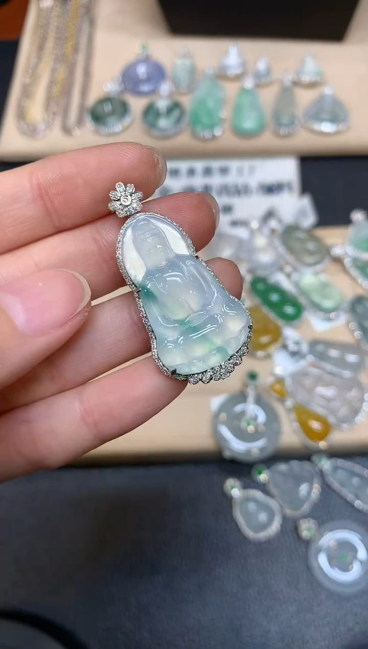 【闪购商品】翡翠颈饰18K金镶嵌观音【无服务费】