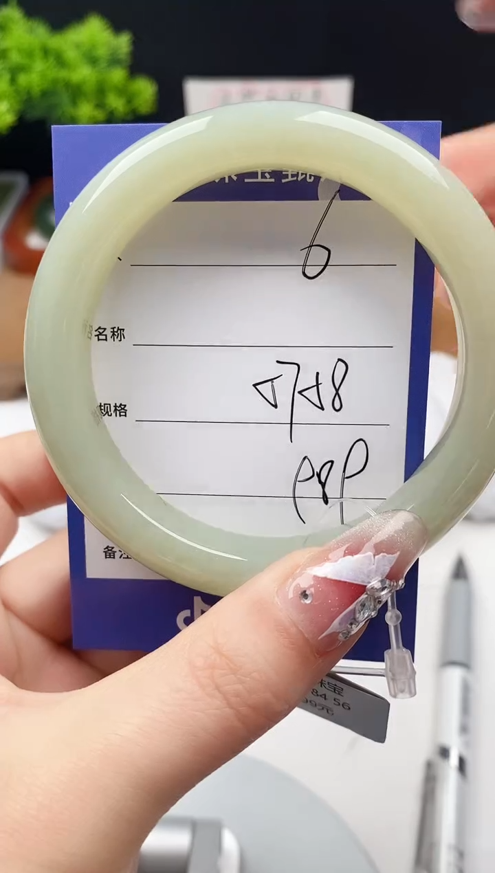 【闪购商品】和田玉手镯未镶嵌微色差6